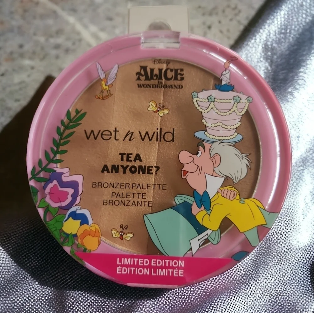 NEW!  BRONZER  PALETTE  Wet n Wild Limitd Ed. Alice in Wonderland ~ Disney ~